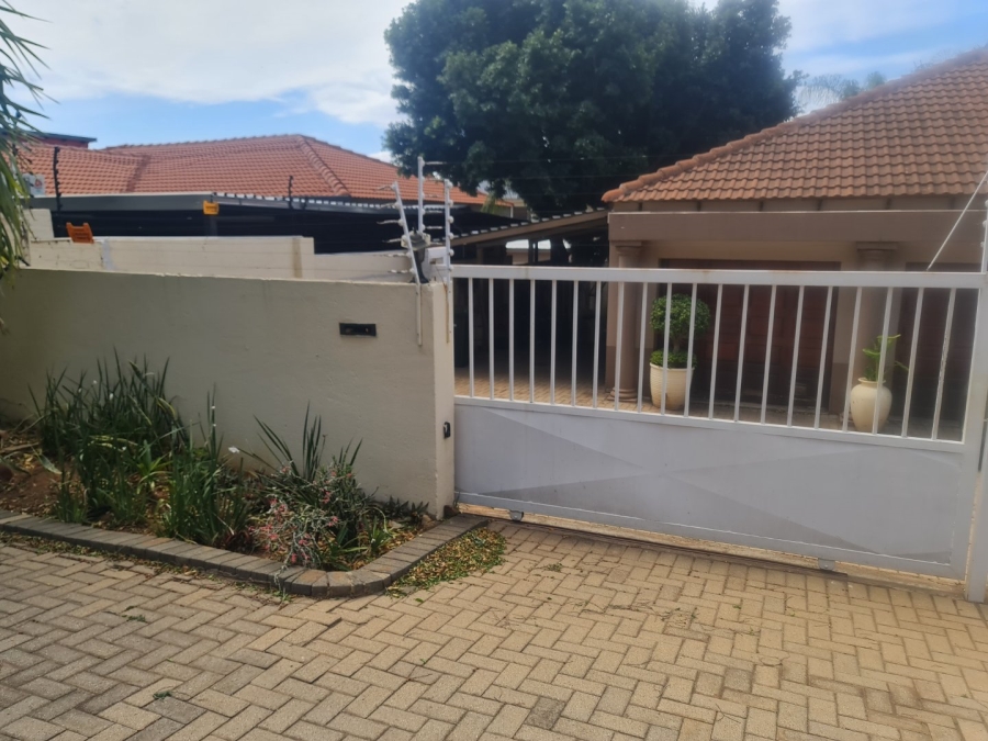 4 Bedroom Property for Sale in Safari Gardens North West